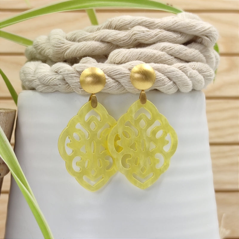 Der Ohrring Ella von LeFah Design ist der perfekte Trachtenschmuck in edlem gelb. Federleicht, angenehm zu tragen und gut verträglich – ideal für empfindliche Haut. Ob Alltag oder Festtag, dieser Schmuck verbindet Tradition mit modernem Stil. Handgefertigt in Österreich, mit sicherer Zahlung und schnellem Versand – ein Accessoire, das Trachtenmode vollendet!