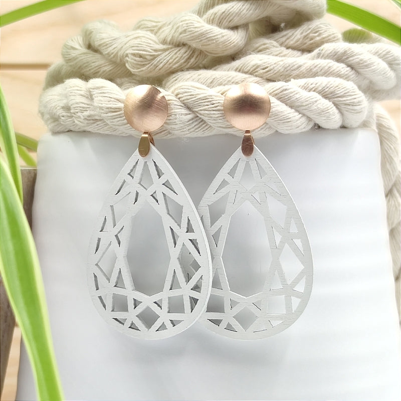 „Ohrring ‚Caro‘ aus edlem Holz – LeFah Design verbindet Eleganz & Nachhaltigkeit“