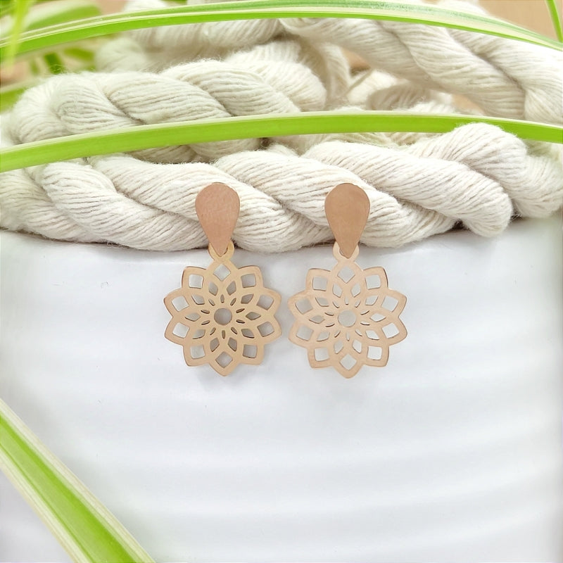 "Entdecken Sie die Energimandala Ohrringe von LeFah design: Federleicht und elegant. Handgefertigt in Österreich und perfekt für Allergiker. Mandalas symbolisieren Harmonie und Energie – ein Schmuckstück für innere Balance und Stil."