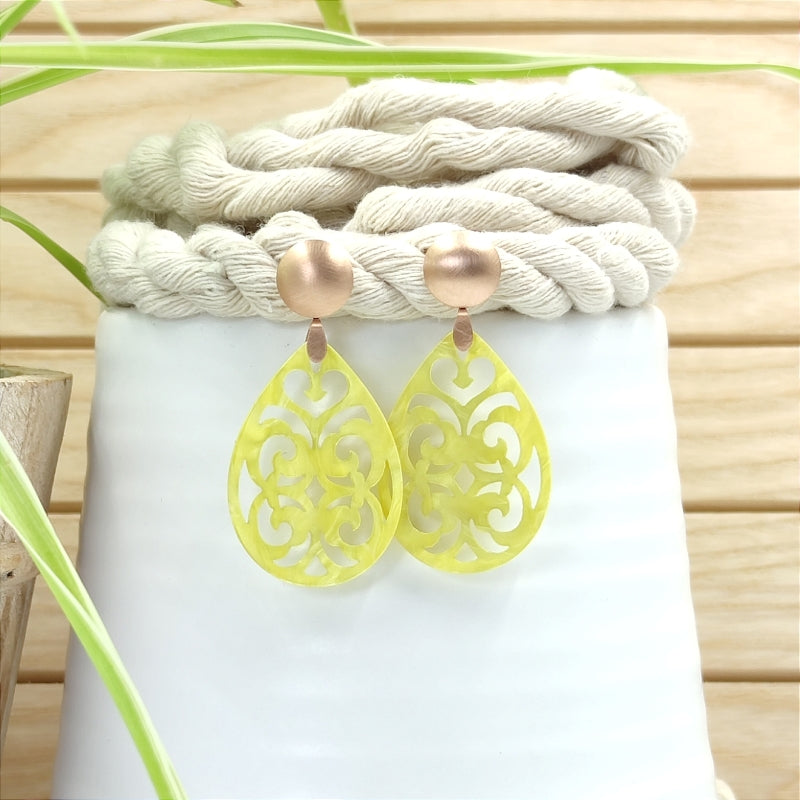 Der Ohrring Marie von LeFah Design ist der perfekte Trachtenschmuck in edlem gelb . Federleicht, angenehm zu tragen und gut verträglich – ideal für empfindliche Haut. Ob Alltag oder Festtag, dieser Schmuck verbindet Tradition mit modernem Stil. Handgefertigt in Österreich, mit sicherer Zahlung und schnellem Versand – ein Accessoire, das Trachtenmode vollendet!