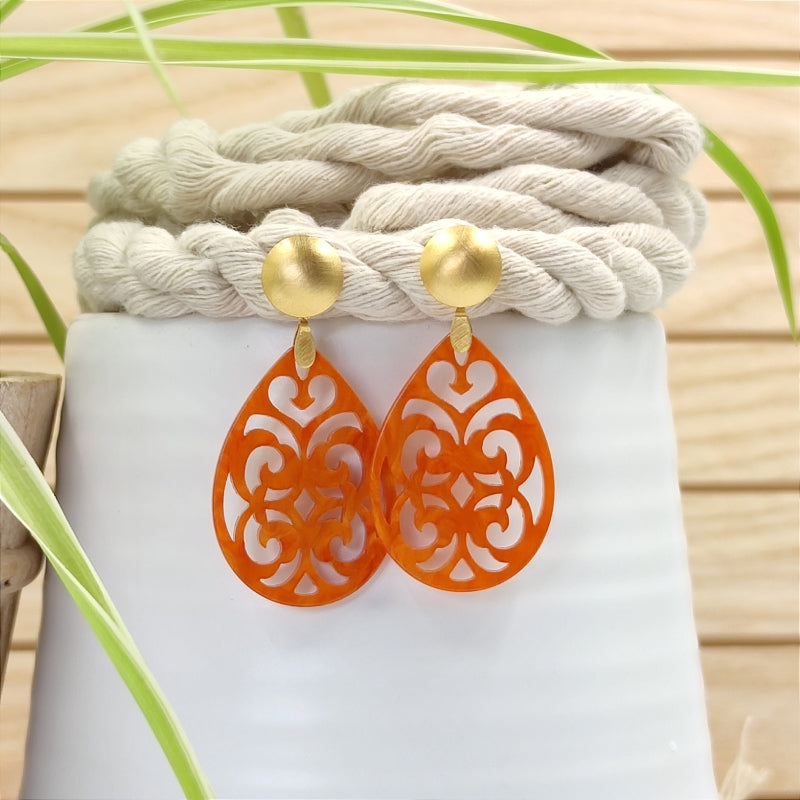 Der Ohrring Marie von LeFah Design ist der perfekte Trachtenschmuck in edlem orange. Federleicht, angenehm zu tragen und gut verträglich – ideal für empfindliche Haut. Ob Alltag oder Festtag, dieser Schmuck verbindet Tradition mit modernem Stil. Handgefertigt in Österreich, mit sicherer Zahlung und schnellem Versand – ein Accessoire, das Trachtenmode vollendet!