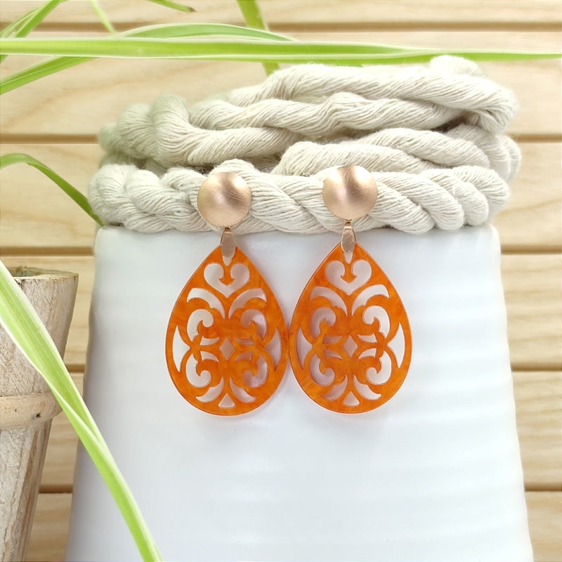 Der Ohrring Marie von LeFah Design ist der perfekte Trachtenschmuck in edlem orange. Federleicht, angenehm zu tragen und gut verträglich – ideal für empfindliche Haut. Ob Alltag oder Festtag, dieser Schmuck verbindet Tradition mit modernem Stil. Handgefertigt in Österreich, mit sicherer Zahlung und schnellem Versand – ein Accessoire, das Trachtenmode vollendet!