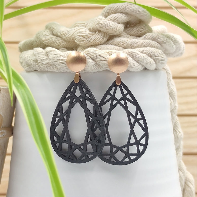 Ohrring Caro schwarz mit Rosegold Stecker, federleichte Holz-Ohrringe, LeFah design Österreich