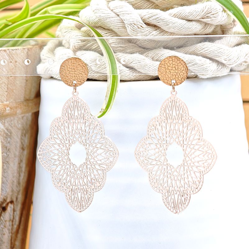 Isadora Ohrring in Rosegold – Statement-Ohrring aus Edelstahl mit Rautenmuster, handgefertigt von LeFah design
