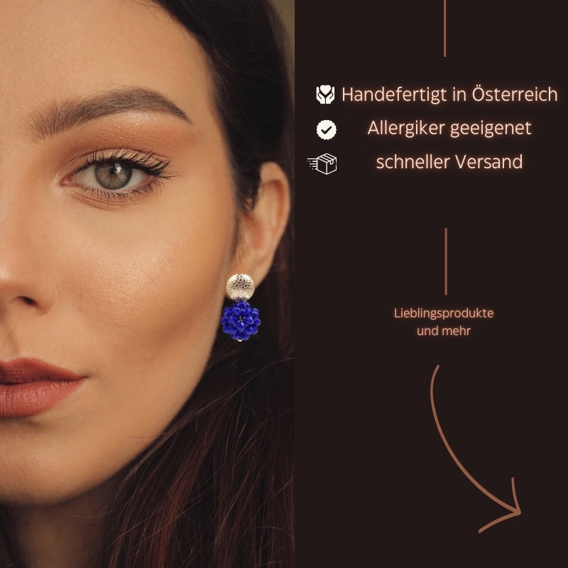 Der Ohrring „Luisa“ in blau von LeFah Design begeistert mit seinem einzigartigen, beerigen Look und funkelnden Glitzereffekten. Handgefertigt in Österreich, vereint dieses federleichte Schmuckstück höchste Qualität und Liebe zum Detail.
Dank hautfreundlicher Materialien ist der Ohrring ideal für Allergiker geeignet. Perfekt zur Tracht, zum Dirndl oder als elegantes Accessoire im Alltag – „Luisa“ ergänzt jedes Outfit mit zeitloser Eleganz. Entdecken Sie den Charme österreichischer Handwerkskunst.
