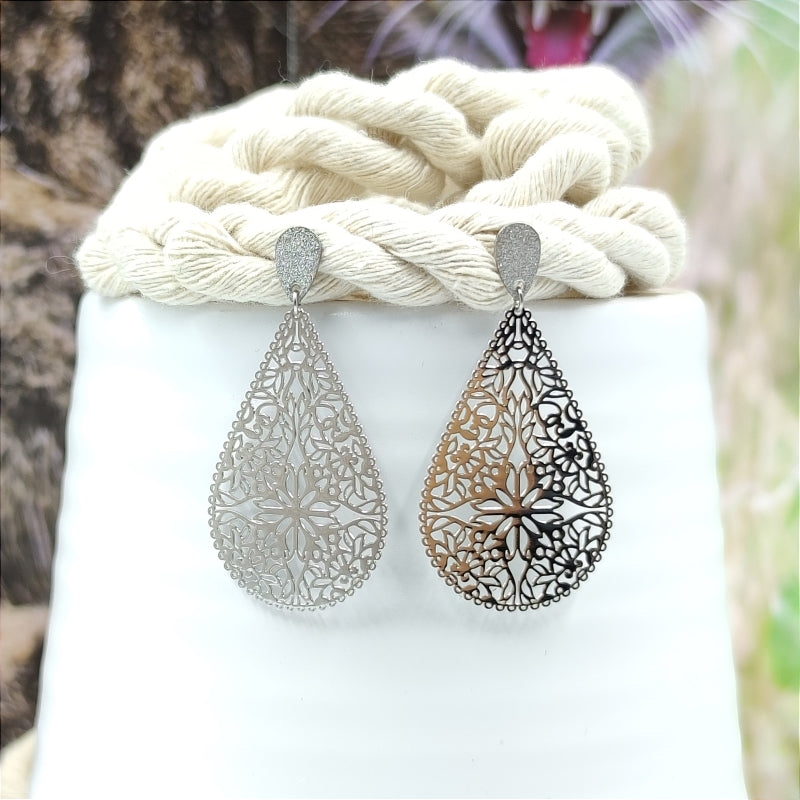 Sophia Ohrring Silber – Tropfen-Ohrring mit blumigem Muster, optimal für kleine Ohrläppchen, LeFah design