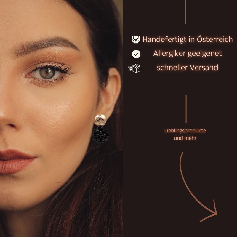 Der Ohrring „Luisa“ in schwarz von LeFah Design begeistert mit seinem einzigartigen, beerigen Look und funkelnden Glitzereffekten. Handgefertigt in Österreich, vereint dieses federleichte Schmuckstück höchste Qualität und Liebe zum Detail.
Dank hautfreundlicher Materialien ist der Ohrring ideal für Allergiker geeignet. Perfekt zur Tracht, zum Dirndl oder als elegantes Accessoire im Alltag – „Luisa“ ergänzt jedes Outfit mit zeitloser Eleganz. Entdecken Sie den Charme österreichischer Handwerkskunst.