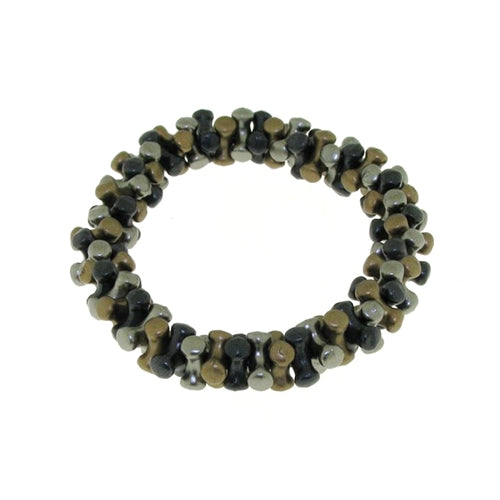 LEFAH Design – Handgefertigter Modeschmuck aus Österreich für jeden Anlass
Bei LEFAH Design finden Sie stilvollen, handgefertigten Modeschmuck, der mit viel Liebe und Sorgfalt in Österreich hergestellt wird. Unsere Schmuckstücke vereinen trendiges Design, Leichtigkeit und höchsten Tragekomfort – perfekt für jeden Tag und besondere Anlässe. Alle unsere Produkte sind auch für Allergiker geeignet, da wir ausschließlich hautfreundliche Materialien verwenden.
Entdecken Sie federleichte Ohrringe, filigrane Hals