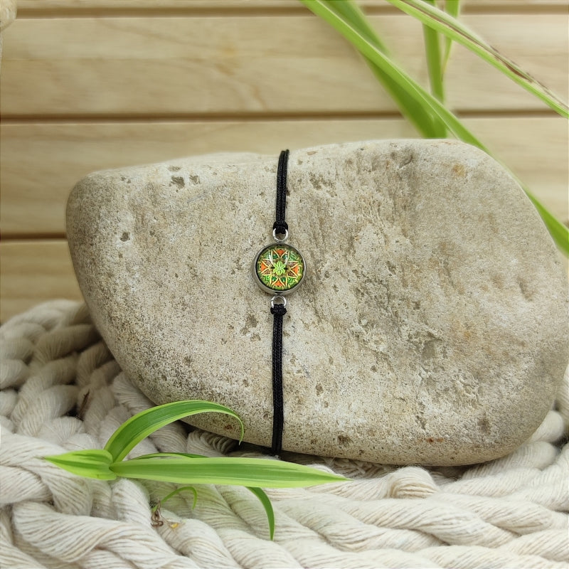 Zarte Mosaik-Energie-Armbänder & Ohrringe – Verstellbar, wasserfest, allergikerfreundlich
Entdecken Sie unsere zarten Mosaik-Energie-Armbänder und Ohrringe, die größenverstellbar und wasserfest sind. Diese allergikerfreundlichen Schmuckstücke sind nicht nur stilvoll, sondern auch das perfekte Geschenk für jeden Anlass. Genießen Sie hochwertige Qualität zu einem super Preis und erleben Sie die harmonisierende Wirkung der Energie-Steine.