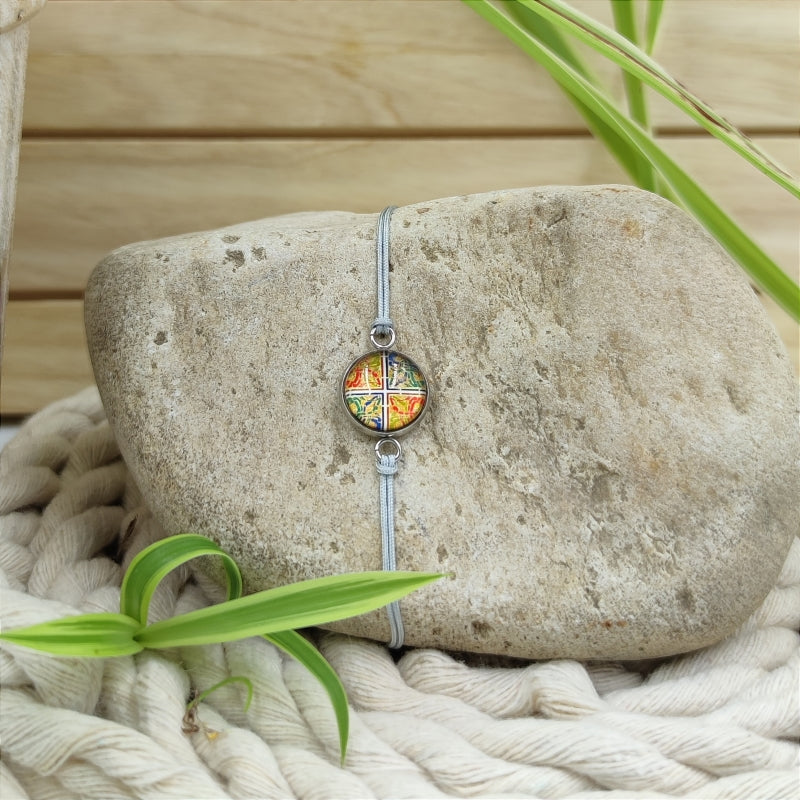Zarte Mosaik-Energie-Armbänder & Ohrringe – Verstellbar, wasserfest, allergikerfreundlich
Entdecken Sie unsere zarten Mosaik-Energie-Armbänder und Ohrringe, die größenverstellbar und wasserfest sind. Diese allergikerfreundlichen Schmuckstücke sind nicht nur stilvoll, sondern auch das perfekte Geschenk für jeden Anlass. Genießen Sie hochwertige Qualität zu einem super Preis und erleben Sie die harmonisierende Wirkung der Energie-Steine.