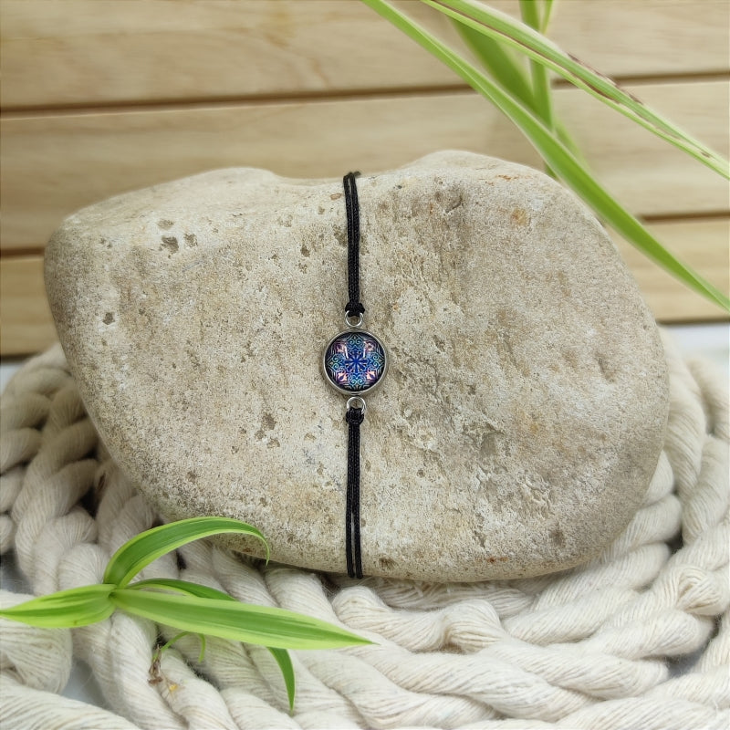 Zarte Mosaik-Energie-Armbänder & Ohrringe – Verstellbar, wasserfest, allergikerfreundlich
Entdecken Sie unsere zarten Mosaik-Energie-Armbänder und Ohrringe, die größenverstellbar und wasserfest sind. Diese allergikerfreundlichen Schmuckstücke sind nicht nur stilvoll, sondern auch das perfekte Geschenk für jeden Anlass. Genießen Sie hochwertige Qualität zu einem super Preis und erleben Sie die harmonisierende Wirkung der Energie-Steine.