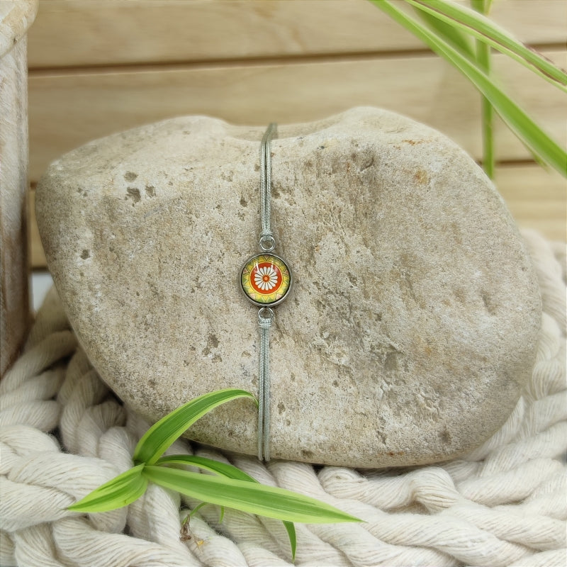 Zarte Mosaik-Energie-Armbänder & Ohrringe – Verstellbar, wasserfest, allergikerfreundlich
Entdecken Sie unsere zarten Mosaik-Energie-Armbänder und Ohrringe, die größenverstellbar und wasserfest sind. Diese allergikerfreundlichen Schmuckstücke sind nicht nur stilvoll, sondern auch das perfekte Geschenk für jeden Anlass. Genießen Sie hochwertige Qualität zu einem super Preis und erleben Sie die harmonisierende Wirkung der Energie-Steine.