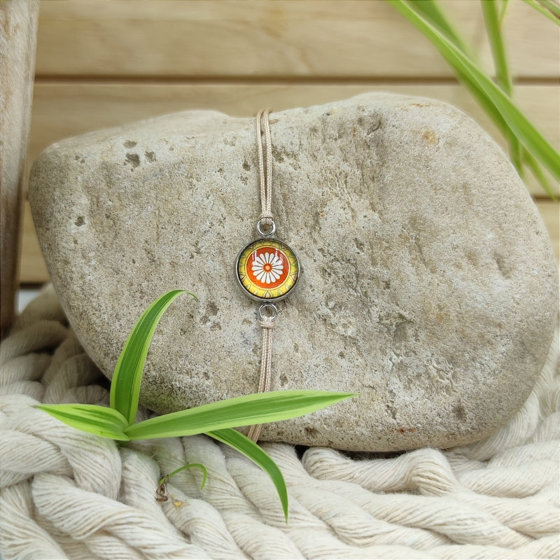 Zarte Mosaik-Energie-Armbänder & Ohrringe – Verstellbar, wasserfest, allergikerfreundlich
Entdecken Sie unsere zarten Mosaik-Energie-Armbänder und Ohrringe, die größenverstellbar und wasserfest sind. Diese allergikerfreundlichen Schmuckstücke sind nicht nur stilvoll, sondern auch das perfekte Geschenk für jeden Anlass. Genießen Sie hochwertige Qualität zu einem super Preis und erleben Sie die harmonisierende Wirkung der Energie-Steine.