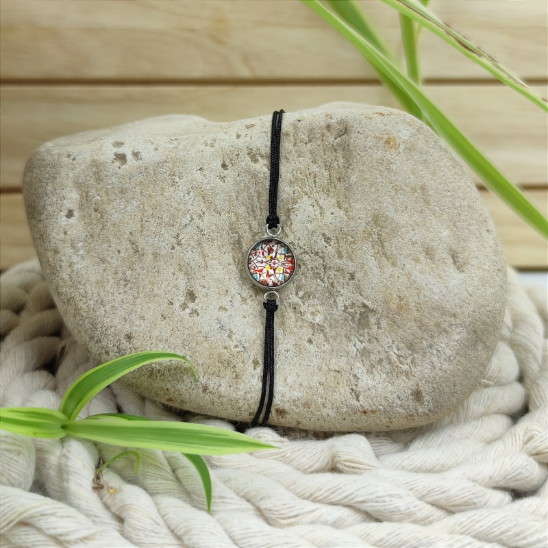 Zarte Mosaik-Energie-Armbänder & Ohrringe – Verstellbar, wasserfest, allergikerfreundlich
Entdecken Sie unsere zarten Mosaik-Energie-Armbänder und Ohrringe, die größenverstellbar und wasserfest sind. Diese allergikerfreundlichen Schmuckstücke sind nicht nur stilvoll, sondern auch das perfekte Geschenk für jeden Anlass. Genießen Sie hochwertige Qualität zu einem super Preis und erleben Sie die harmonisierende Wirkung der Energie-Steine.