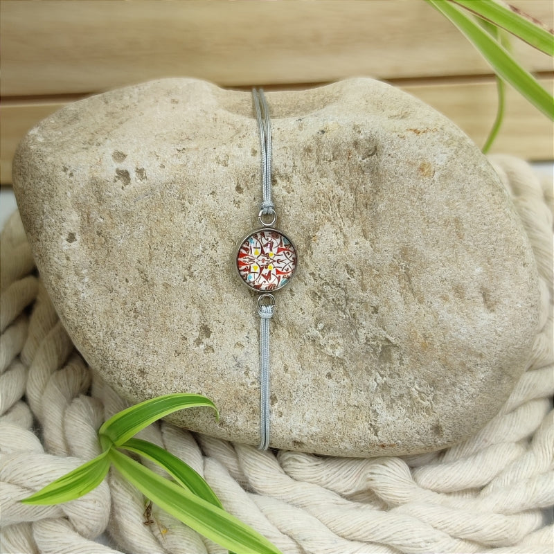Zarte Mosaik-Energie-Armbänder & Ohrringe – Verstellbar, wasserfest, allergikerfreundlich
Entdecken Sie unsere zarten Mosaik-Energie-Armbänder und Ohrringe, die größenverstellbar und wasserfest sind. Diese allergikerfreundlichen Schmuckstücke sind nicht nur stilvoll, sondern auch das perfekte Geschenk für jeden Anlass. Genießen Sie hochwertige Qualität zu einem super Preis und erleben Sie die harmonisierende Wirkung der Energie-Steine.