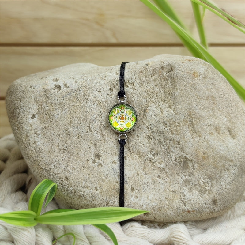 Zarte Mosaik-Energie-Armbänder & Ohrringe – Verstellbar, wasserfest, allergikerfreundlich
Entdecken Sie unsere zarten Mosaik-Energie-Armbänder und Ohrringe, die größenverstellbar und wasserfest sind. Diese allergikerfreundlichen Schmuckstücke sind nicht nur stilvoll, sondern auch das perfekte Geschenk für jeden Anlass. Genießen Sie hochwertige Qualität zu einem super Preis und erleben Sie die harmonisierende Wirkung der Energie-Steine.