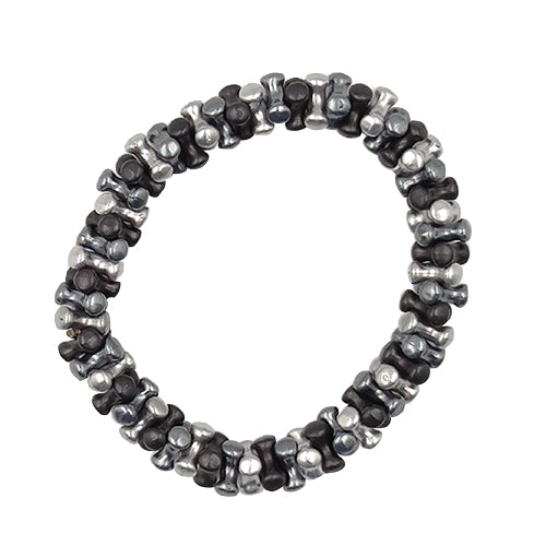 LEFAH Design – Handgefertigter Modeschmuck aus Österreich für jeden Anlass
Bei LEFAH Design finden Sie stilvollen, handgefertigten Modeschmuck, der mit viel Liebe und Sorgfalt in Österreich hergestellt wird. Unsere Schmuckstücke vereinen trendiges Design, Leichtigkeit und höchsten Tragekomfort – perfekt für jeden Tag und besondere Anlässe. Alle unsere Produkte sind auch für Allergiker geeignet, da wir ausschließlich hautfreundliche Materialien verwenden.
Entdecken Sie federleichte Ohrringe, filigrane Hals