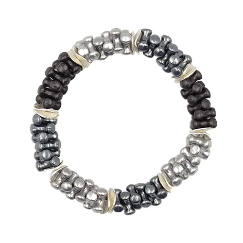 LEFAH Design – Handgefertigter Modeschmuck aus Österreich für jeden Anlass
Bei LEFAH Design finden Sie stilvollen, handgefertigten Modeschmuck, der mit viel Liebe und Sorgfalt in Österreich hergestellt wird. Unsere Schmuckstücke vereinen trendiges Design, Leichtigkeit und höchsten Tragekomfort – perfekt für jeden Tag und besondere Anlässe. Alle unsere Produkte sind auch für Allergiker geeignet, da wir ausschließlich hautfreundliche Materialien verwenden.
Entdecken Sie federleichte Ohrringe, filigrane Halsk