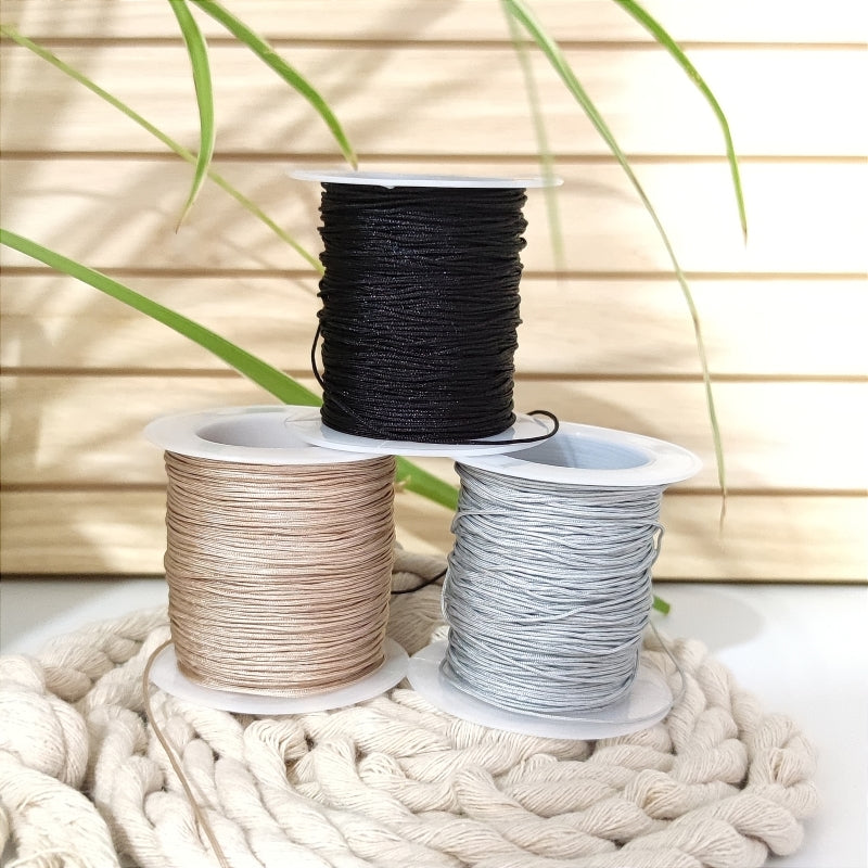 Zarte Mosaik-Energie-Armbänder & Ohrringe – Verstellbar, wasserfest, allergikerfreundlich
Entdecken Sie unsere zarten Mosaik-Energie-Armbänder und Ohrringe, die größenverstellbar und wasserfest sind. Diese allergikerfreundlichen Schmuckstücke sind nicht nur stilvoll, sondern auch das perfekte Geschenk für jeden Anlass. Genießen Sie hochwertige Qualität zu einem super Preis und erleben Sie die harmonisierende Wirkung der Energie-Steine.