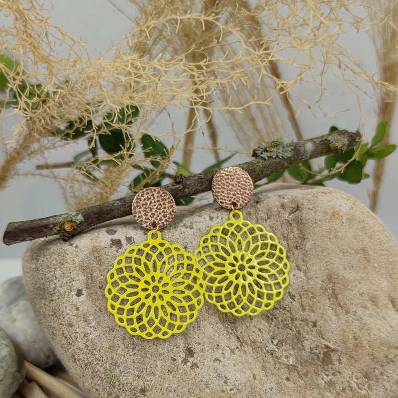 Daisy Ohrring gelb Rosegold – filigraner Blüten-Ohrring, federleicht, nicht zu groß, LeFah design