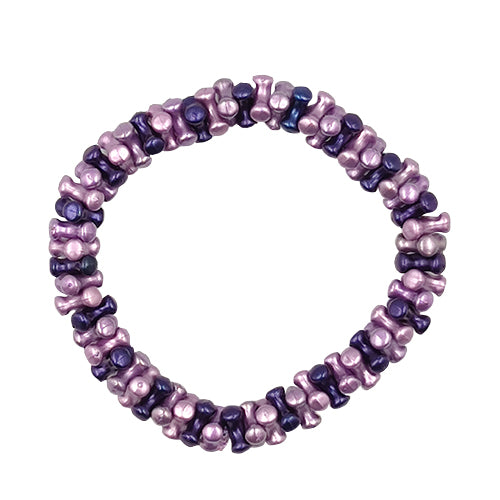 LEFAH Design – Handgefertigter Modeschmuck aus Österreich für jeden Anlass
Bei LEFAH Design finden Sie stilvollen, handgefertigten Modeschmuck, der mit viel Liebe und Sorgfalt in Österreich hergestellt wird. Unsere Schmuckstücke vereinen trendiges Design, Leichtigkeit und höchsten Tragekomfort – perfekt für jeden Tag und besondere Anlässe. Alle unsere Produkte sind auch für Allergiker geeignet, da wir ausschließlich hautfreundliche Materialien verwenden.
Entdecken Sie federleichte Ohrringe, filigrane Hals