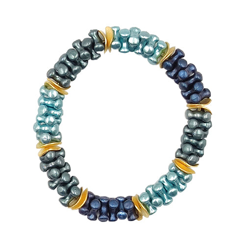 LEFAH Design – Handgefertigter Modeschmuck aus Österreich für jeden Anlass
Bei LEFAH Design finden Sie stilvollen, handgefertigten Modeschmuck, der mit viel Liebe und Sorgfalt in Österreich hergestellt wird. Unsere Schmuckstücke vereinen trendiges Design, Leichtigkeit und höchsten Tragekomfort – perfekt für jeden Tag und besondere Anlässe. Alle unsere Produkte sind auch für Allergiker geeignet, da wir ausschließlich hautfreundliche Materialien verwenden.
Entdecken Sie federleichte Ohrringe, filigrane Hals
