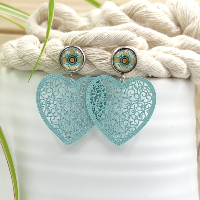 LEFAH Design – Handgefertigter Modeschmuck aus Österreich für jeden Anlass
Bei LEFAH Design finden Sie stilvollen, handgefertigten Modeschmuck, der mit viel Liebe und Sorgfalt in Österreich hergestellt wird. Unsere Schmuckstücke vereinen trendiges Design, Leichtigkeit und höchsten Tragekomfort – perfekt für jeden Tag und besondere Anlässe. Alle unsere Produkte sind auch für Allergiker geeignet, da wir ausschließlich hautfreundliche Materialien verwenden.
Entdecken Sie federleichte Ohrringe, filigrane Hals