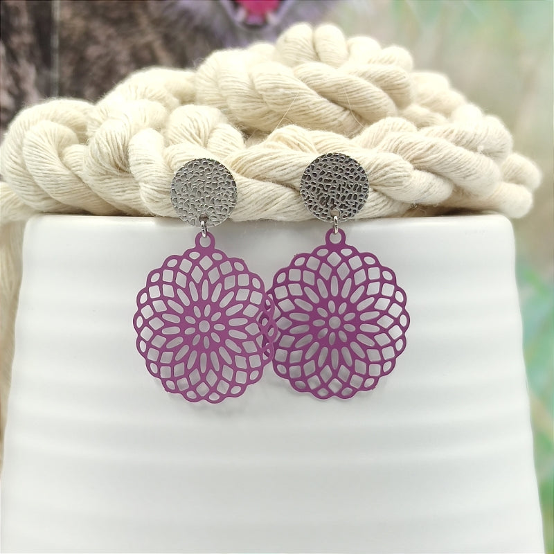 Daisy Ohrring Lila Silber – filigranes Blumenmuster, sehr gut verträglich für empfindliche Ohren