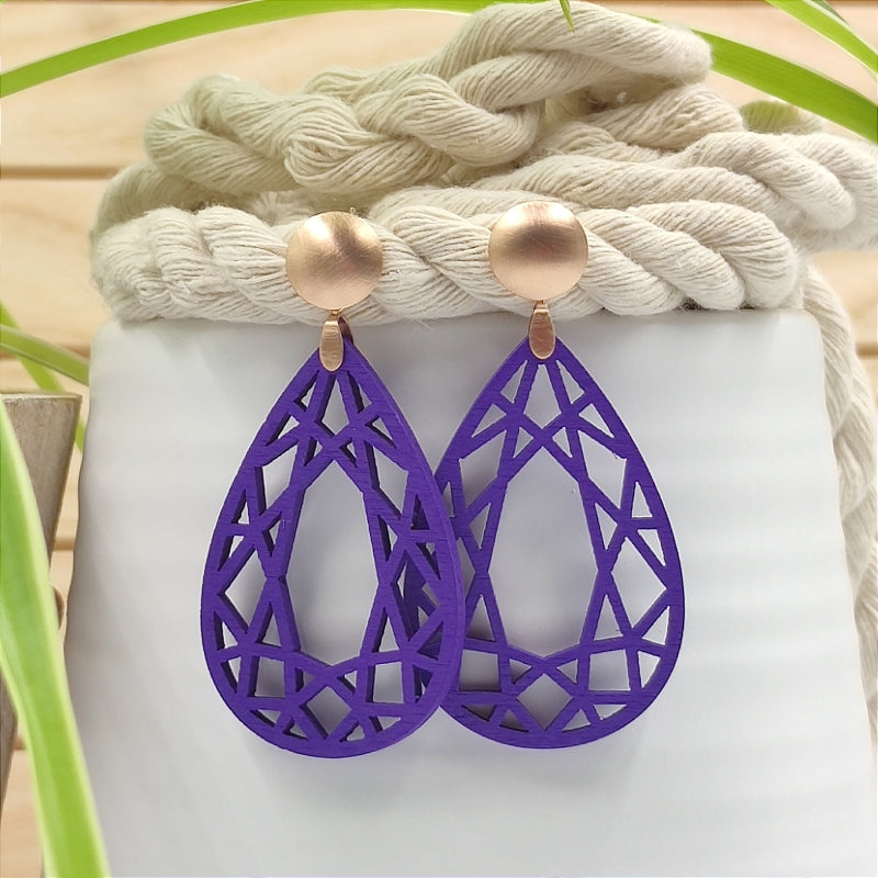 Ohrring Caro lila mit Rosegold Stecker, federleichte Holz-Ohrringe, LeFah design Österreich
