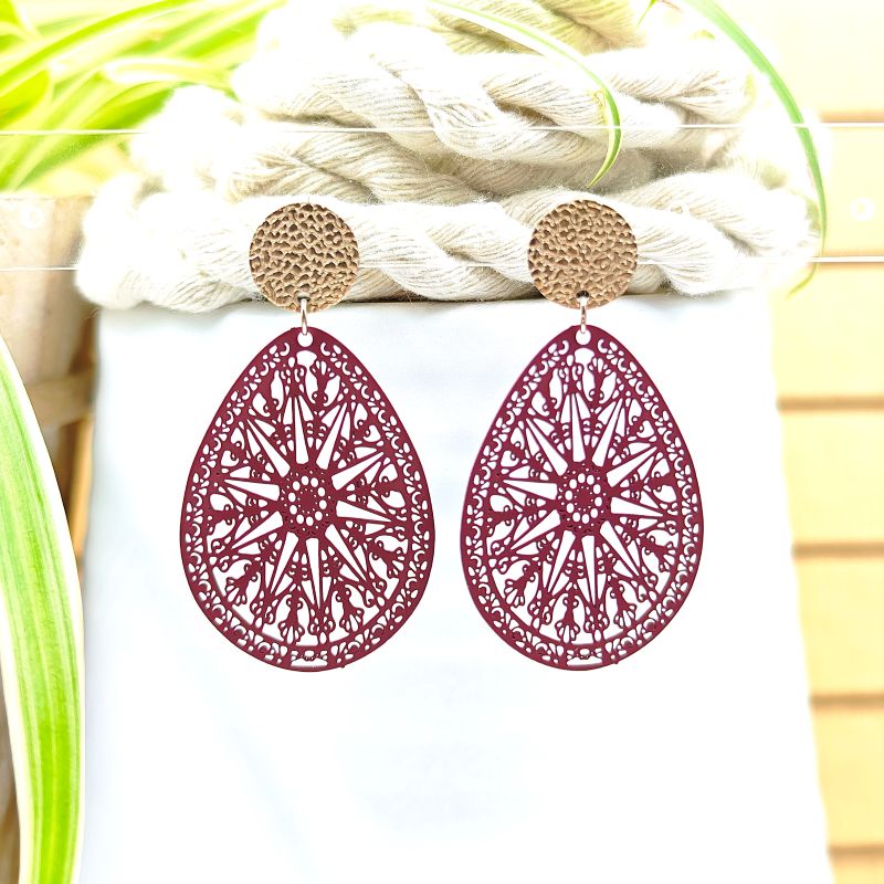 Ohrring Ilayda bordeaux mit Rosegold Stecker von LeFah design, perfekte Größe, Tropfenform
