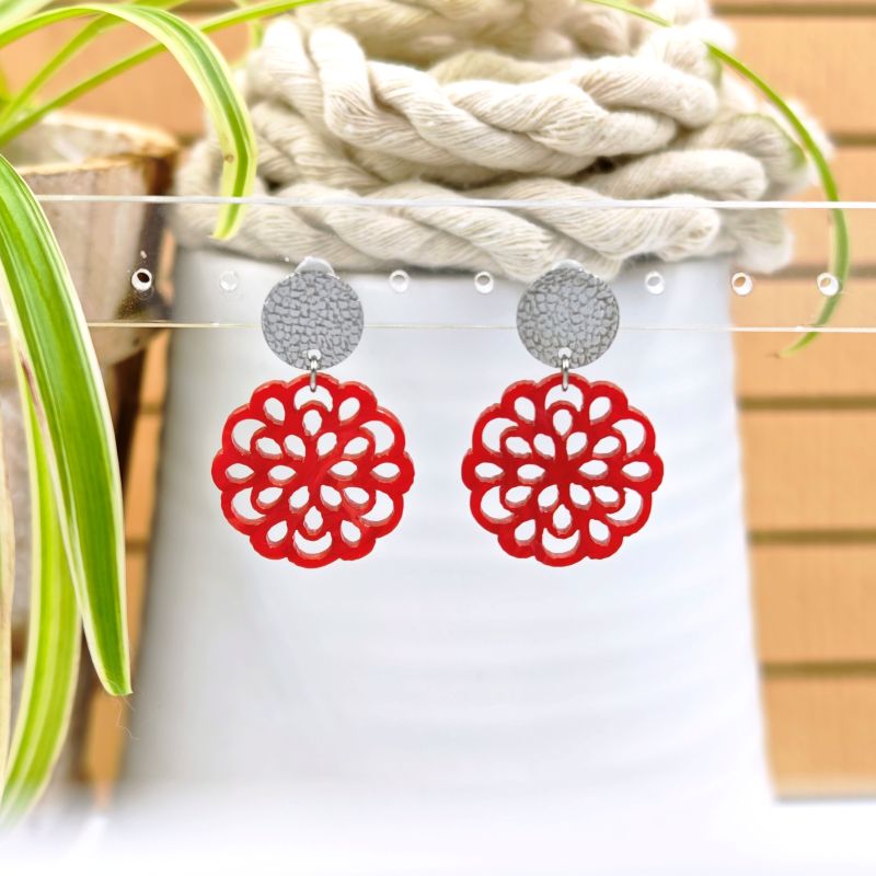 Ohrring Poppy Rot mit silbernem Edelstahl-Stecker – rundes Resin-Blumenmotiv inspiriert von der Mohnblume, LeFah design Handmade in Austria