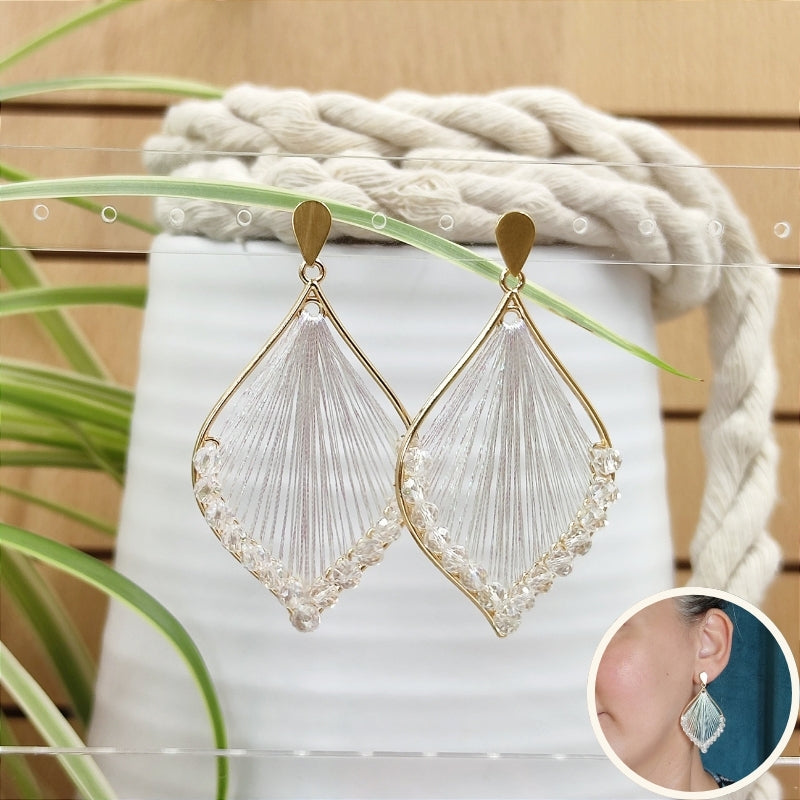Auffällige Glitzer-Ohrringe von LeFah Design – ein echter Hingucker! Allergikerfreundlich und mit Sorgfalt in Österreich hergestellt. Perfekt für besondere Anlässe oder den Alltag. Genieße höchsten Tragekomfort und profitiere von schnellem Versand. Jetzt Eleganz entdecken!