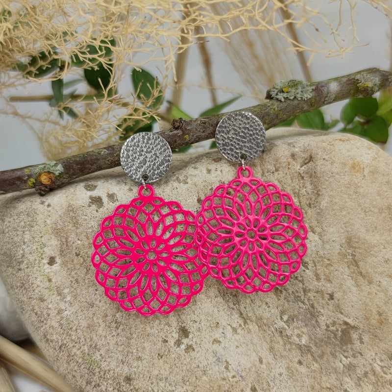 Daisy Ohrring pink Silber – filigranes Blumenmuster, sehr gut verträglich für empfindliche Ohren
